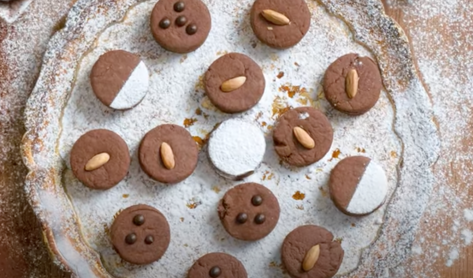 Συνταγή – Χριστούγεννα: Σοκολατένιοι κουραμπιέδες από την Αργυρώ Μπαρμπαρίγου